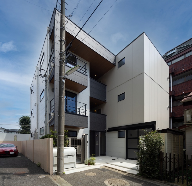外観|道路側から見た集合住宅