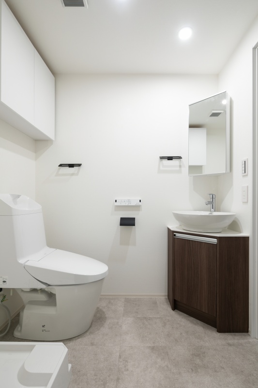 内観|トイレと洗面台をまとめた水回り